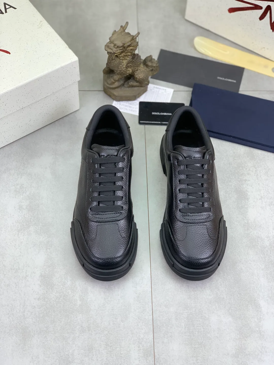Men's shoes 💰P520 new model (DG-Dolce & Gabbana) latest popular 🔥🔥casual shoes, with brand signature details on the tongue, imported first-layer pebbled cowhide fabric, fashionable and versatile, can add luster to various looks. Create an exquisite design with unique dynamic vitality and modern atmosphere, showing modern elegance. Size: 38-44 (45 46 customized) Color: 4️⃣ colors available